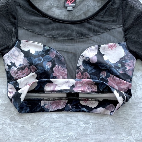 2B Bebe size XS Deep V Floral Crop Top - Picture 8 of 15